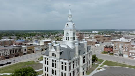 Marshall-County-historic-courthouse-in-Marshalltown,-Iowa-with-drone-video-moving-in-a-circle-close-up