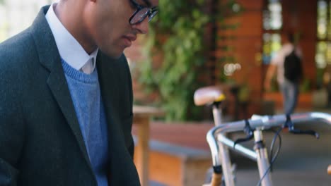 Businessman-using-laptop-on-street-4k