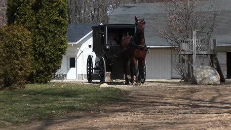 An-Amish-Horse-And-Buggy-Head-Out-To-The-Highway-With-Their-Passengers