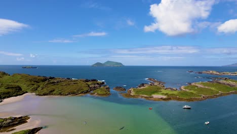 Revelar-Una-Toma-De-Dron-4k-De-La-Playa-De-Derrynane-Caherdaniel-Co-Kerry-Irlanda