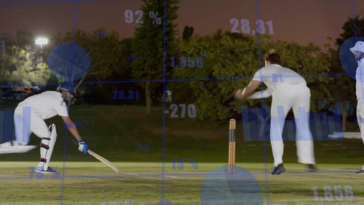 Arremessador de críquete em corrida de aproximação, arremessando em campo iluminado, com gráficos de dados rastreando a bola, buscando um wicket.