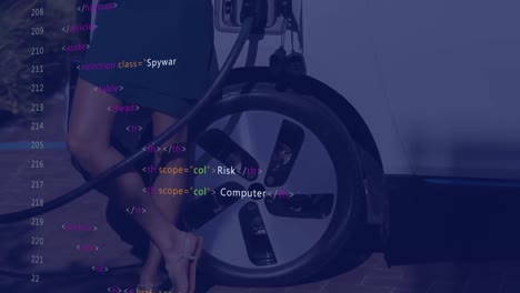 Animación-Del-Procesamiento-De-Datos-Sobre-Una-Mujer-Caucásica-Cargando-Un-Coche-Eléctrico