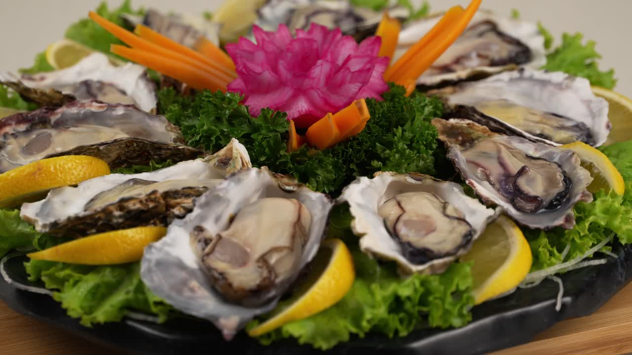 Silky glass noodles stir-fried with vibrant vegetables, tossed in a savory-sweet sauce, and topped with sesame seeds. 탱글한 당면과 신선한 채소가 어우러진 감칠맛 가득한 볶음 요리, 고소한 참깨로 마무리.