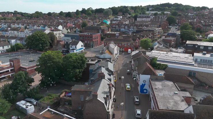 Città di Newhaven nel sud del Regno Unito, Inghilterra, case residenziali, ripresa aerea con drone