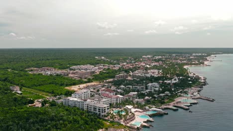 Hotels-and-private-houses-along-Bayahibe-coast,-La-Romana-in-Dominican-Republic