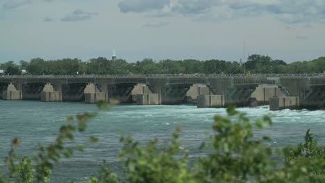 represa de control internacional entre estados unidos y canadá en el río niagara