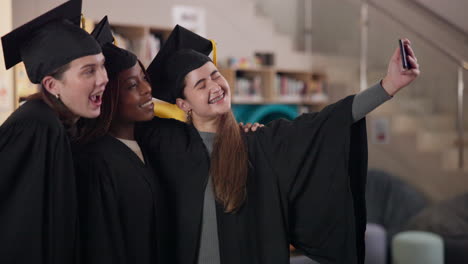 graduation selfie with friends