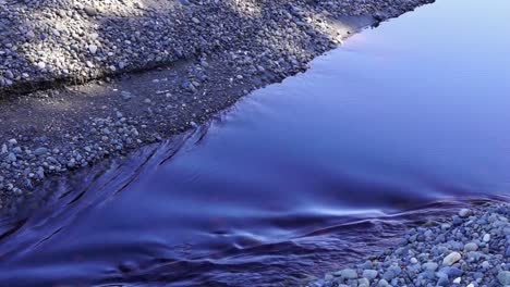 Agua-Del-Arroyo-Que-Drena-En-El-Océano