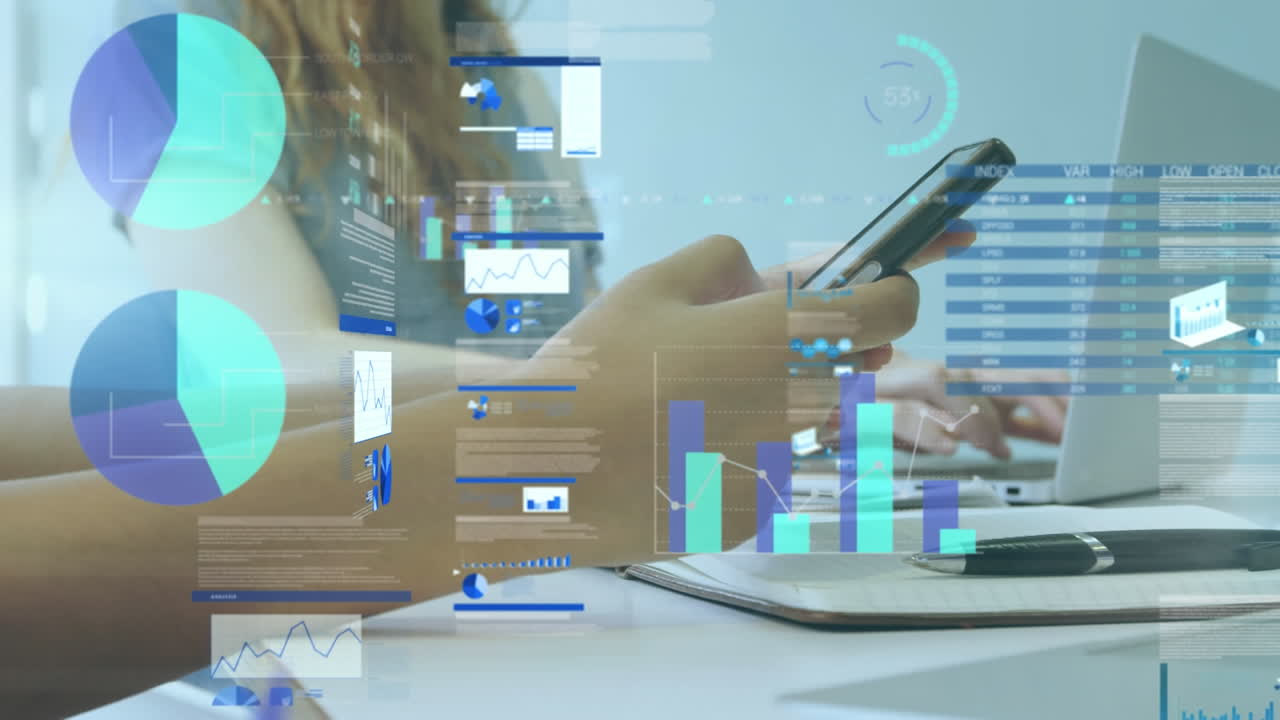 animación de estadísticas y procesamiento de datos sobre mujeres de negocios que usan teléfonos inteligentes
