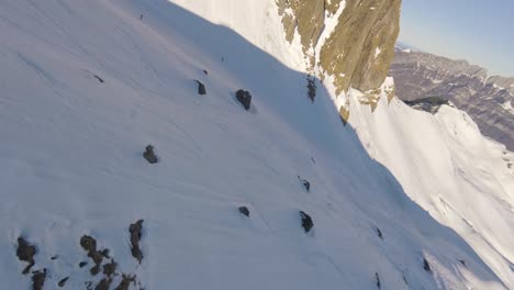 Imágenes-épicas-De-Drones-De-Carreras-Fpv-En-Los-Nevados-Alpes-Suizos-En-Flumserberg,-Alta-Velocidad