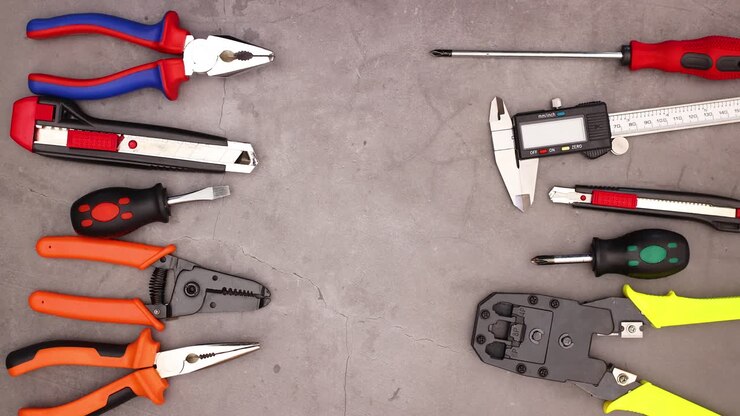 Construction tools move left and right on working table - DIY stop motion