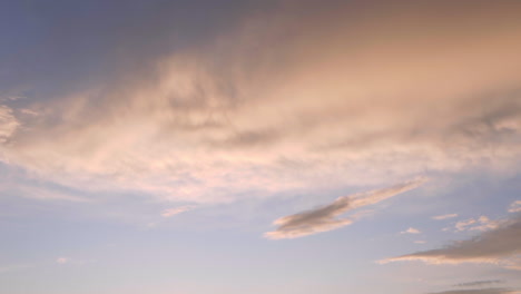 Hermosa-Foto-De-Cielo-Nublado-Al-Atardecer