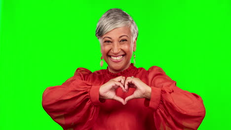 Face,-green-screen-and-senior-woman-with-heart