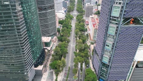 Hochfliegendes-Stadtbild:-Panoramablick-Mit-Drohne-Auf-Den-Paseo-De-La-Reforma-In-Mexiko-Stadt,-Mexiko