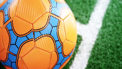 fußball auf künstlichem gras 4k
