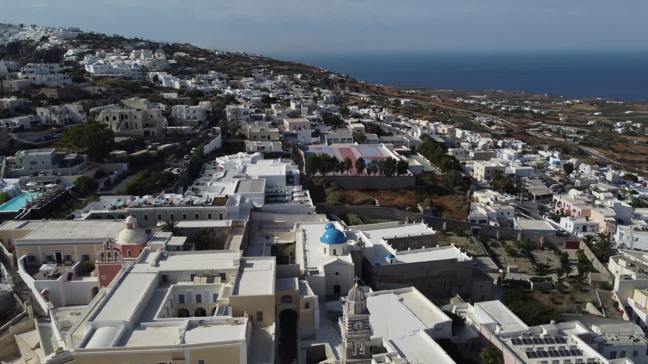 más vistas de la ciudad en thira, santorini durante el verano