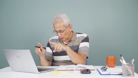 Hombre-Haciendo-Videollamada-En-Una-Computadora-Portátil.