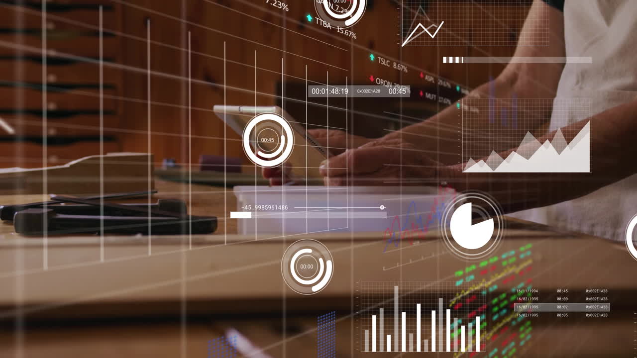 animación del procesamiento de datos sobre una mujer de negocios afroamericana en la oficina