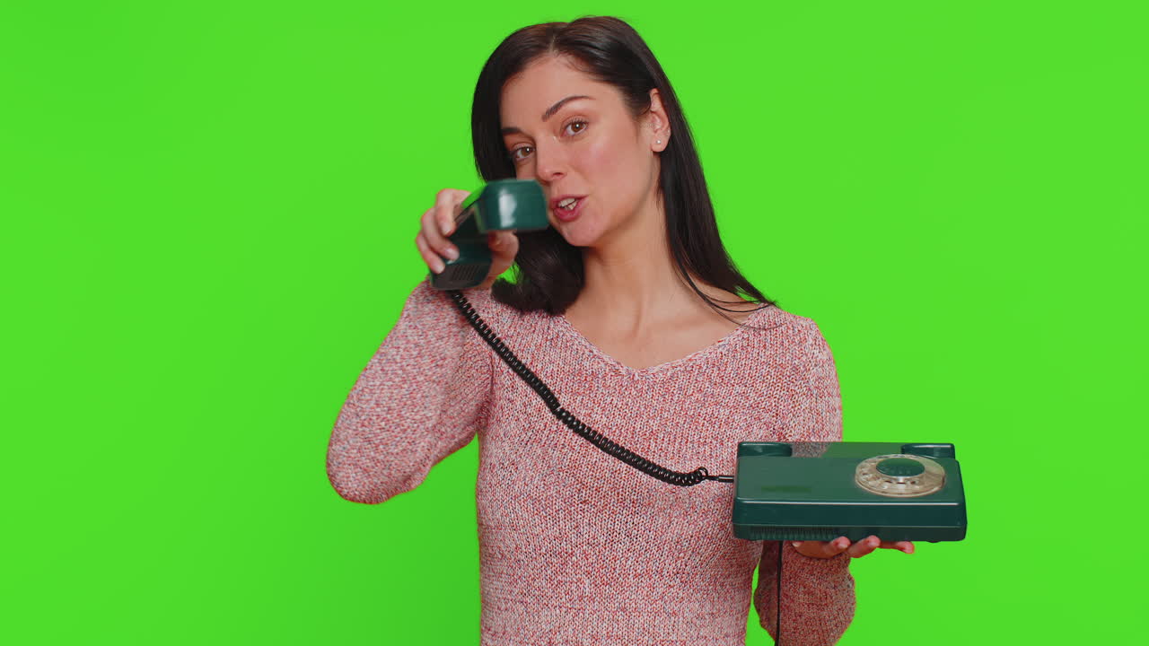 Donna che parla al telefono vintage