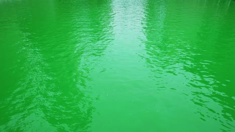 De-Green-River-A-Cta-En-Tren-Mientras-El-Tren-Cruza-El-Puente-Sobre-El-Río-En-El-Bucle-Del-Centro-De-Chicago-Durante-La-St