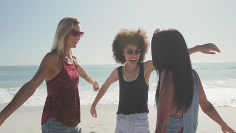 Friends-hugging-in-front-of-the-sea