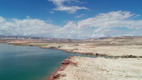 Drone-shot-of-Lake-Powell,-Utah,-USA