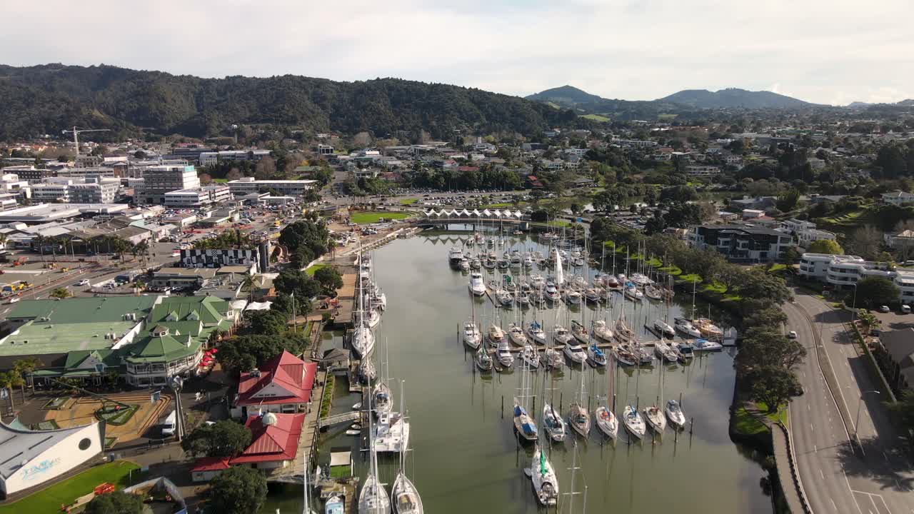 앙가레이 시, 빅토리아 캐노피 브릿지, 타운 베이신 마리나 마을, 박물관, 하테아 강변에 있는 앙가레 마리나