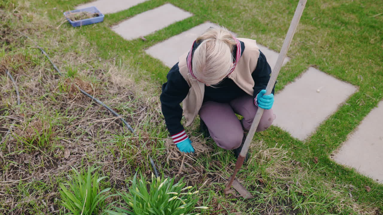 여성 정원 가꾸기