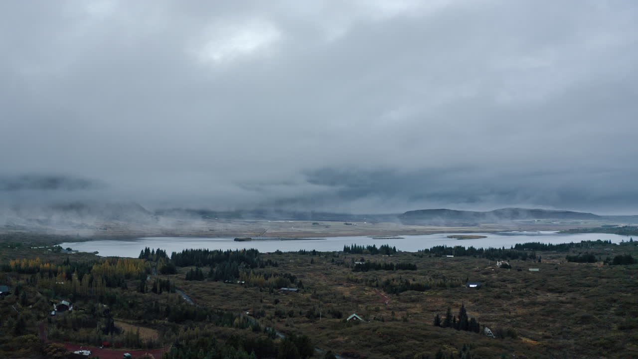 계곡의 안개 드론 영상