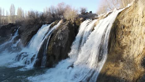 Naturwasserfallfluss