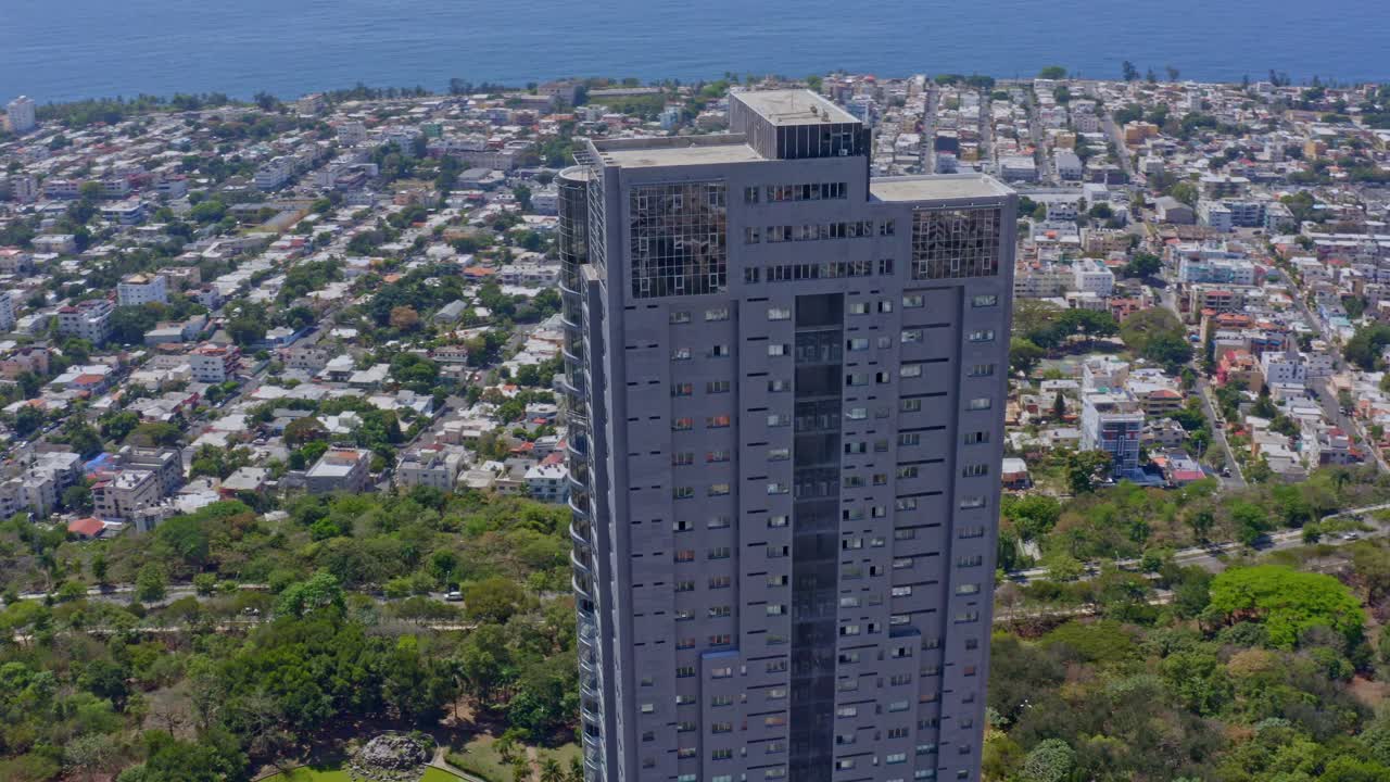 산토도밍고 시의 avenida anacaona에 있는 초고층 빌딩