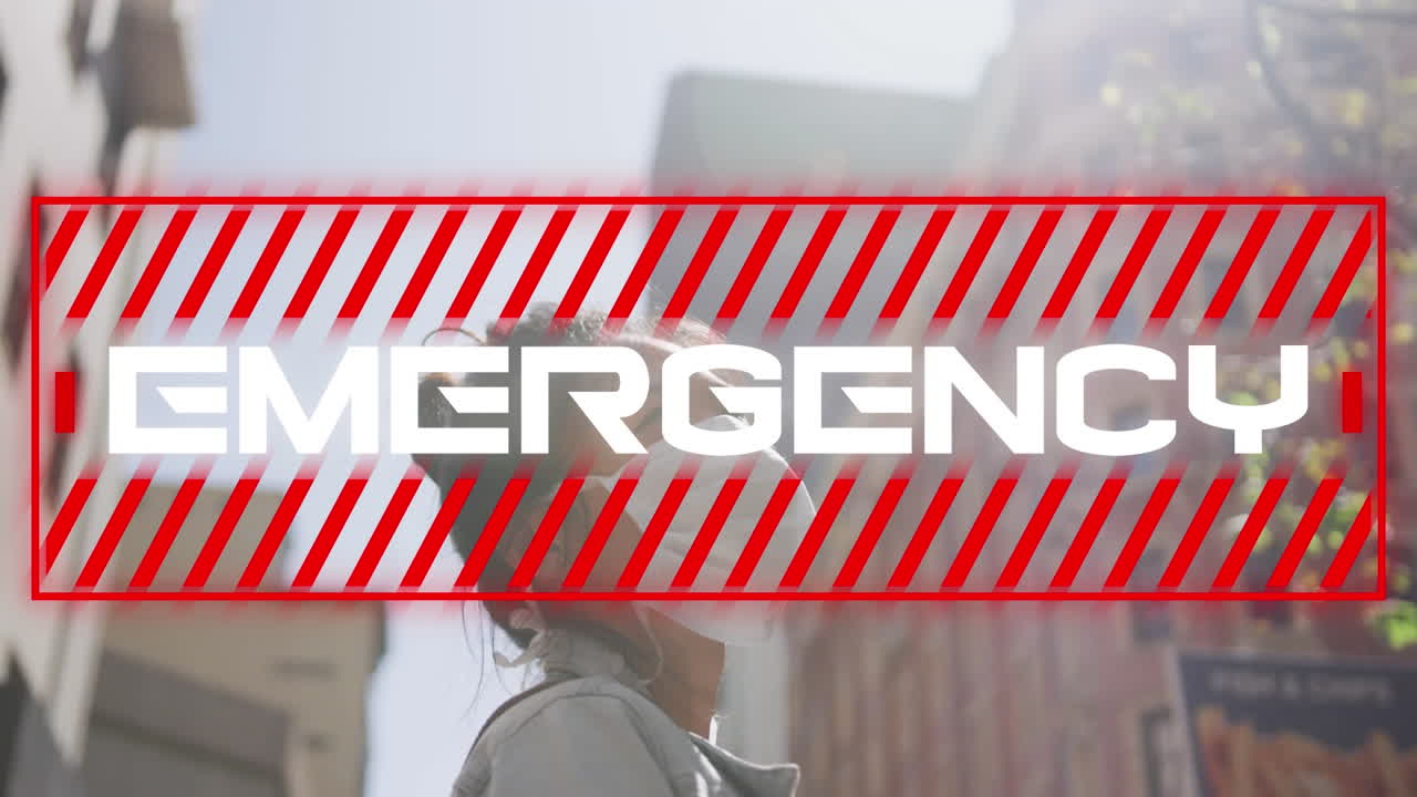 animación de texto de emergencia, sobre una mujer con máscara facial caminando por la calle de la ciudad