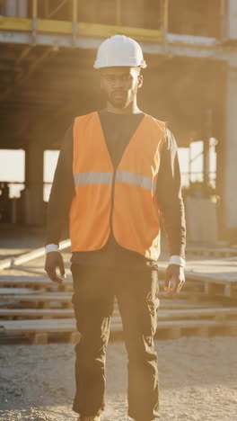 trabajador de la construcción en un sitio