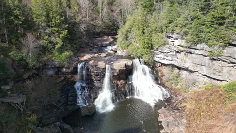 Blackwater-Falls-Wv-Drohne-Fliegt-Zur-Seite