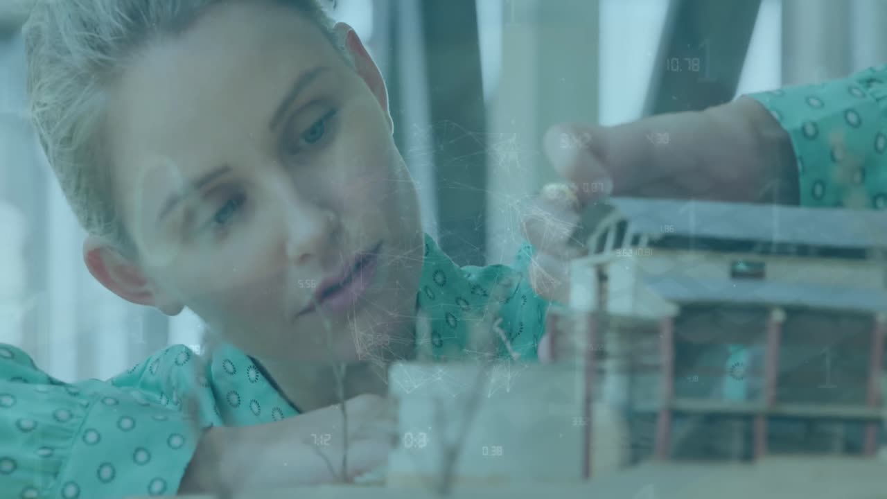 사무실에서 일하는 백인 사업가 여성에 대한 데이터 처리의 애니메이션