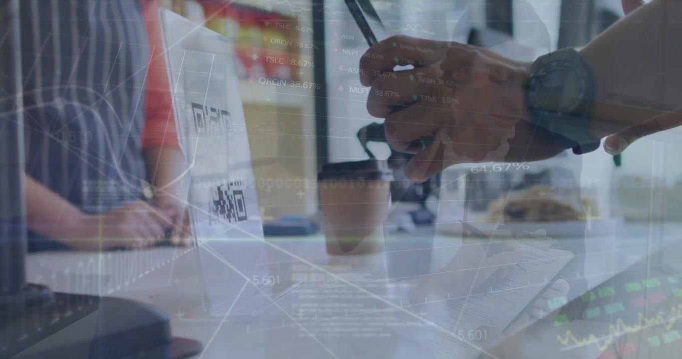 Animazione dell'elaborazione di dati finanziari su persone che usano smartphone e terminali di pagamento
