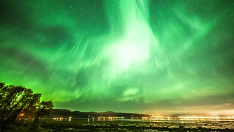 a magnificent light show on the night sky-1