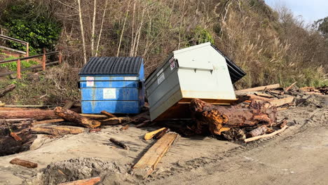 daños por tormentas y escombros arrastrados a tierra en california, enero de 2023