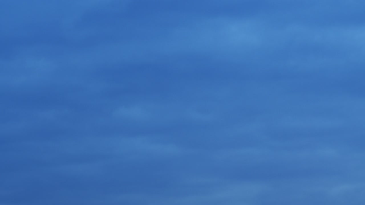 Stormachtig weer, een onweersbui. Stormachtige, bewolkte hemel
