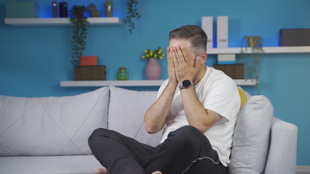 공격적이고 신경질적인 남자입니다.