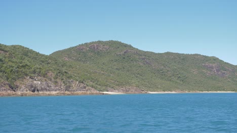 Vista-Panorámica-Del-Punto-De-Anclaje-En-Llamas-En-La-Isla-Shaw-En-Whitsundays-En-El-Estado-Australiano-De-Queensland