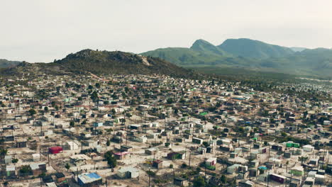 A-Las-Afueras-De-La-Ciudad-Se-Encuentra-Otra-Ciudad