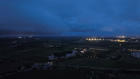 Montpellier-Se-Ilumina:-Una-Vista-Aérea-Nocturna-Del-Dinámico-Distrito-De-Negocios