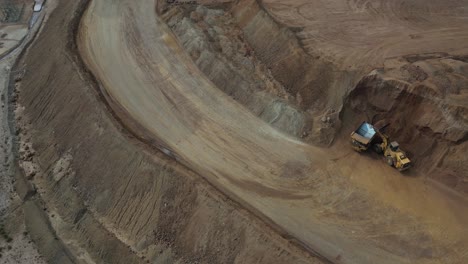 Dump-trucks-working-on-mite-site-in-Australia