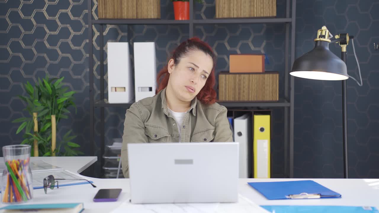 동기부여가 없는 사업가, 불행하고 지루합니다.