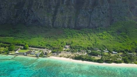 El-Parque-De-La-Playa-De-Kaiona-En-La-Isla-Hawaiana-De-Oahu-Se-Encuentra-En-El-Lado-De-Barlovento-Frente-Al-Amanecer