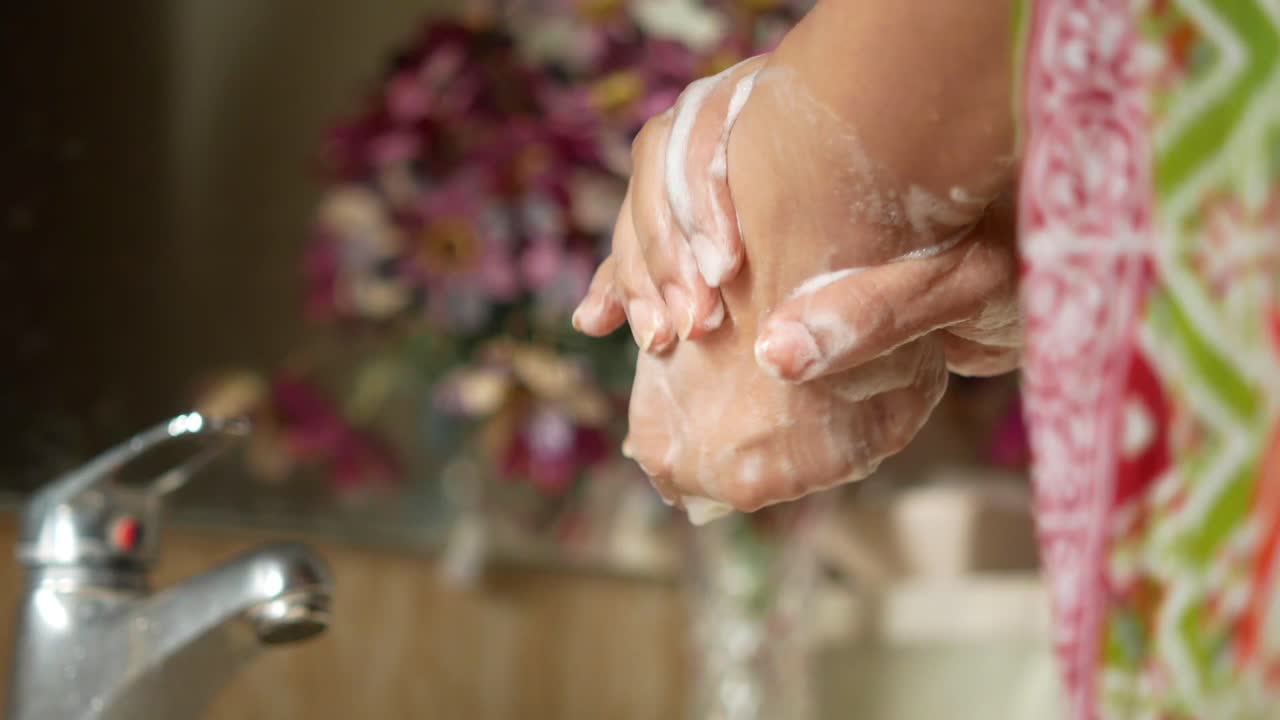 Lavarsi le mani con il sapone