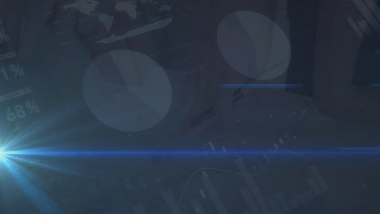 사무실에서 다양한 사업가들에 대한 금융 데이터 처리의 활성화