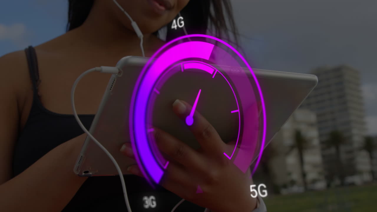 анимация фиолетового спидометра над серединой двухрасовой женщины с помощью планшета