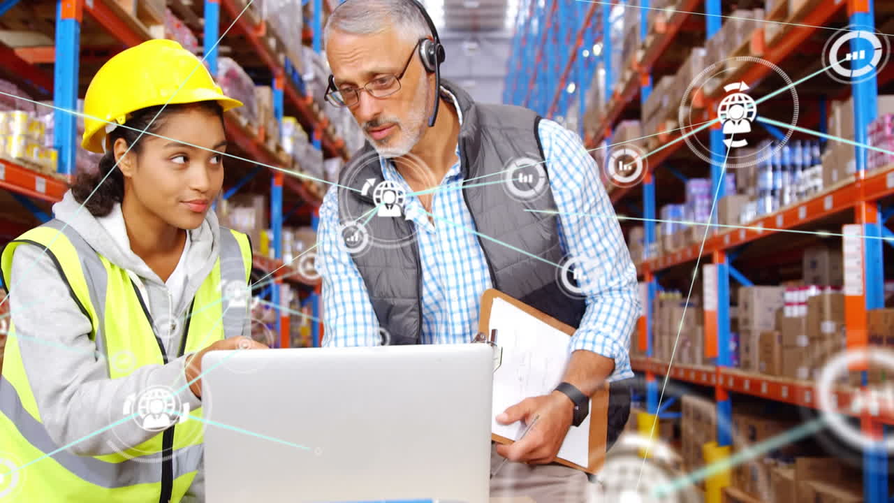 animación de la red de conexiones sobre hombre y mujer usando computadora portátil en el almacén